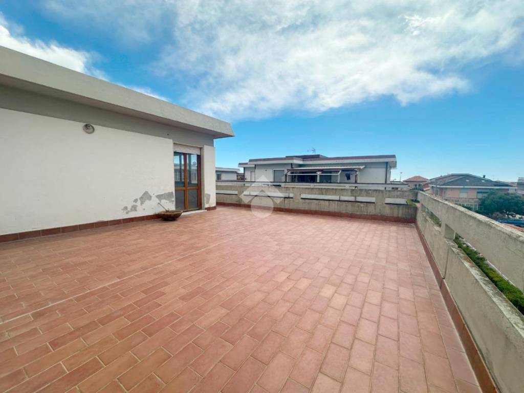 Quadrilocale via delle pinete, marina di carrara, carrara