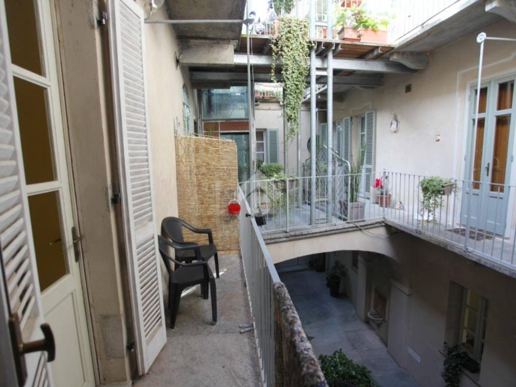 Balcone su cortile interno