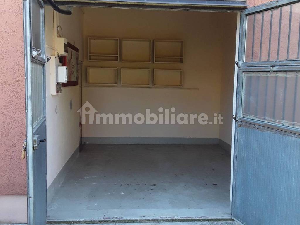 Posto auto moto piazza Delia Gasparini 6, Carpi, Rif. 111611087