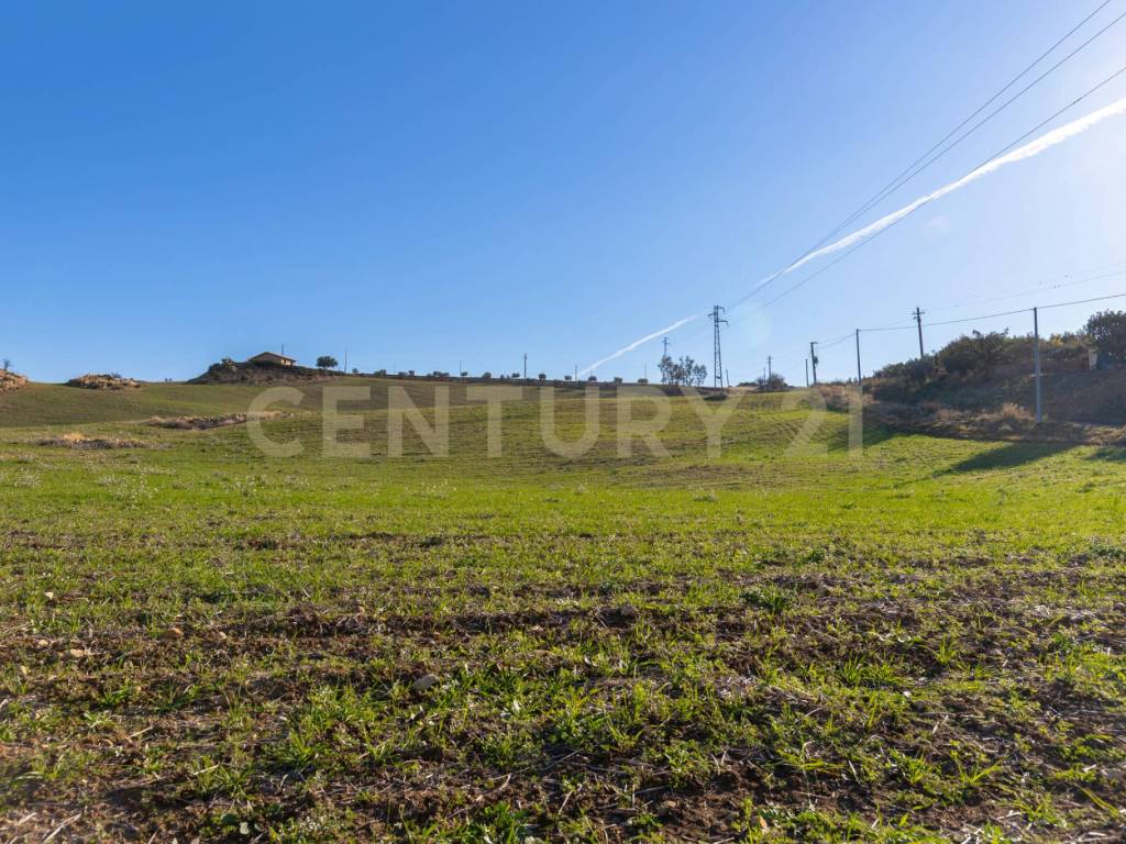 Casa con terreno Catenanuova (6).jpg