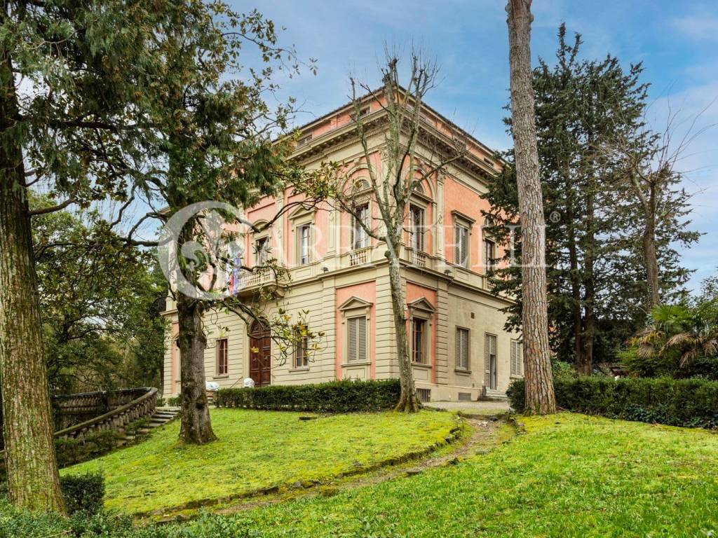 Maestosa Villa con parco a Firenze