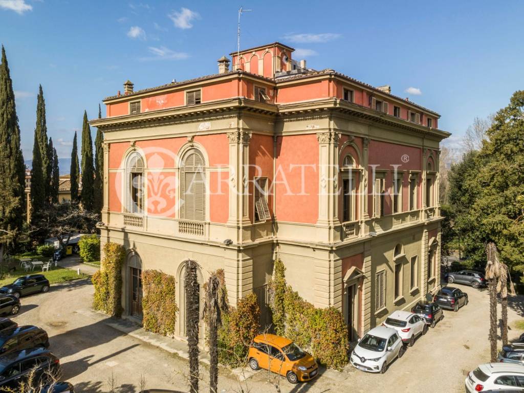 Maestosa Villa con parco a Firenze
