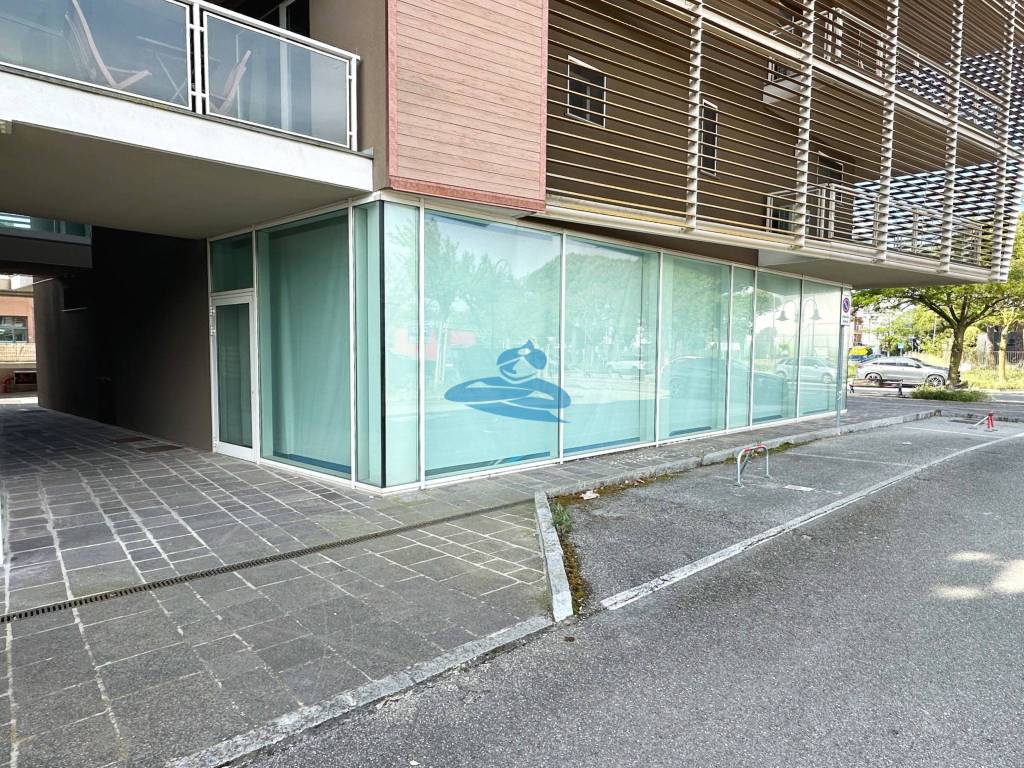 Locale commerciale viale lungomare 37, marina di ravenna, ravenna