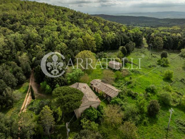 Casale da ristrutturare a Sovicille Siena