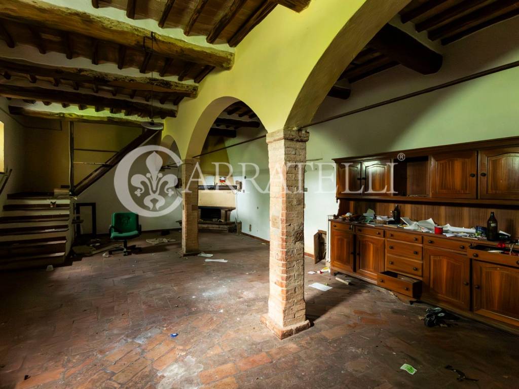 Casale da ristrutturare a Sovicille Siena