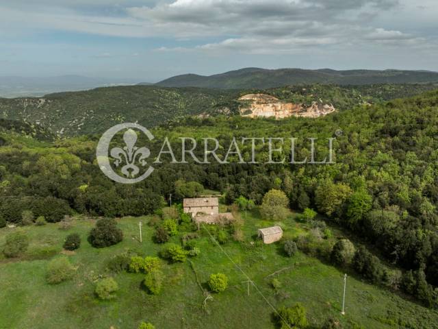 Casale da ristrutturare a Sovicille Siena