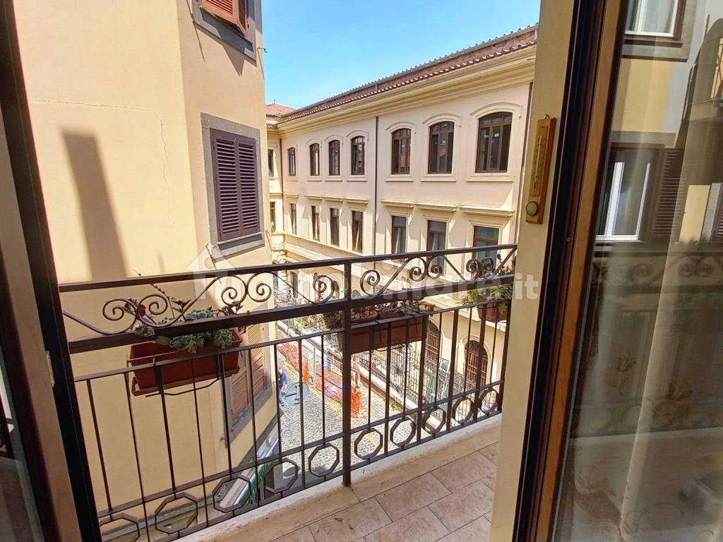 Frascati, centrale appartamento con balcone