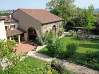 ContryHouse