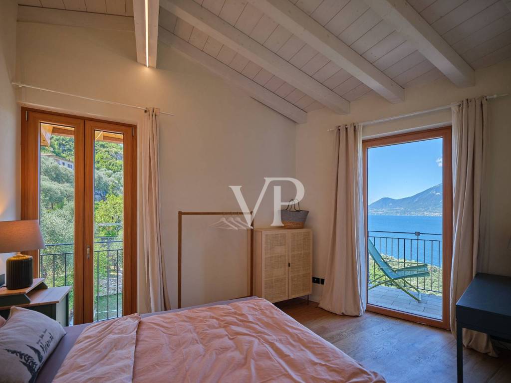 Main Bedroom with lake view