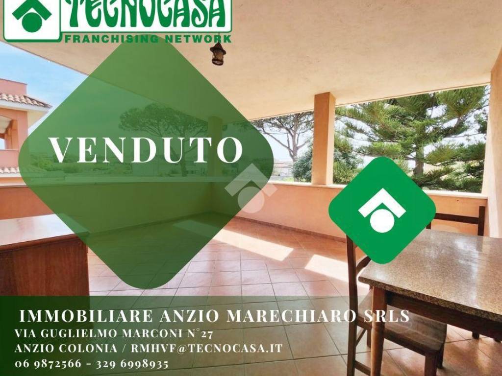 Copia di Green White Modern Minimalist Just Sold Listing Property Agent Facebook Post