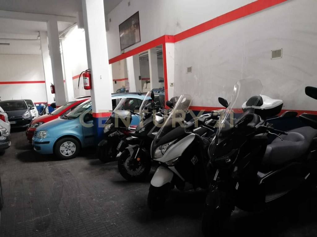 Area parcheggio motorini e scooter