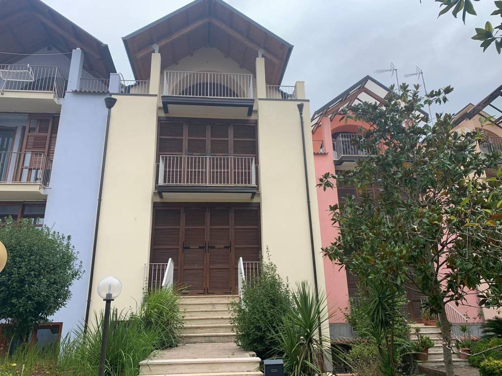 Villa a schiera via cesare pavese, centro, vibo valentia