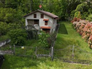 VILLETTA CON GIARDINO BOSCHI E TERRENO