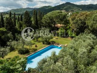 Villa signorile con terreno e piscina vicino Lucca
