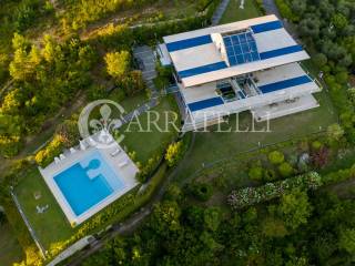 Villa di lusso vista mare con piscina a Camaiore