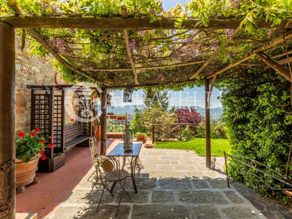 Tenuta con agriturismo e piscina vicino a Firenze