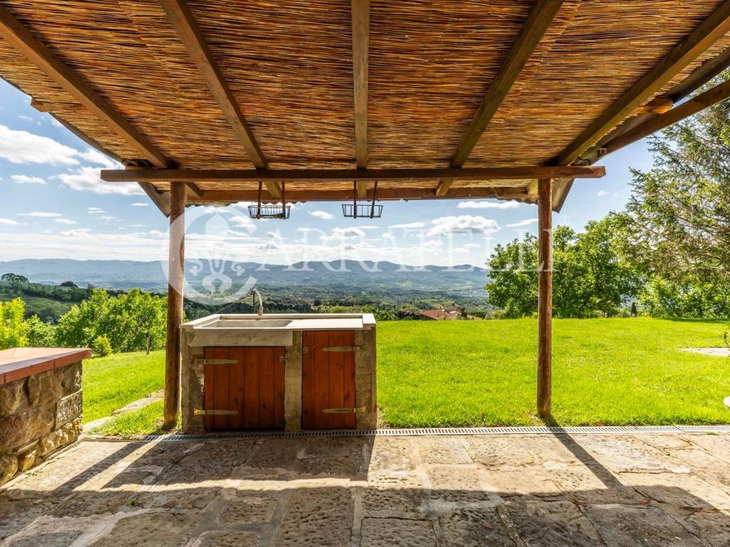 Tenuta con agriturismo e piscina vicino a Firenze