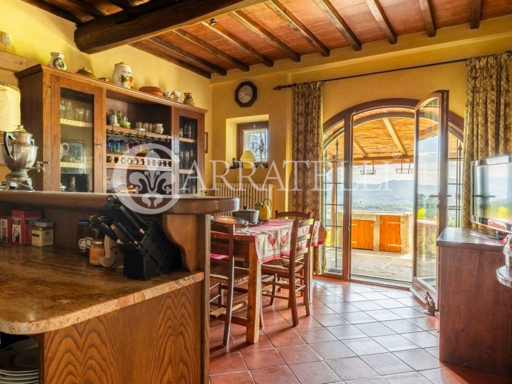 Tenuta con agriturismo e piscina vicino a Firenze