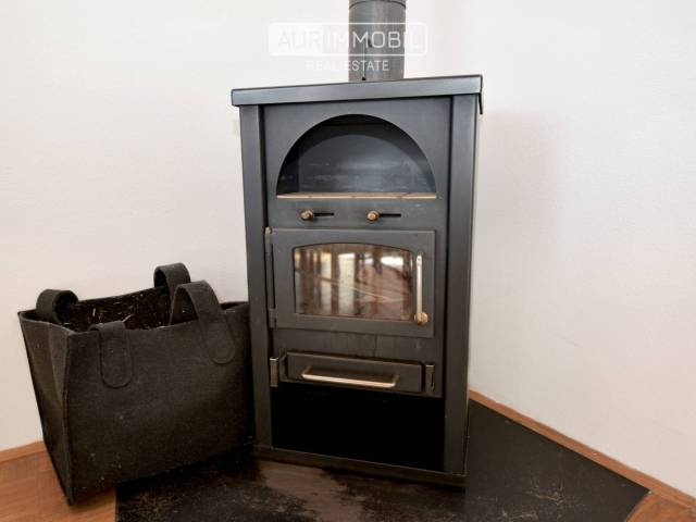 2 AUR1418 Stove web