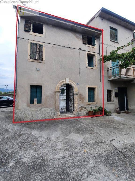 Rustico - Casale in vendita a Soave