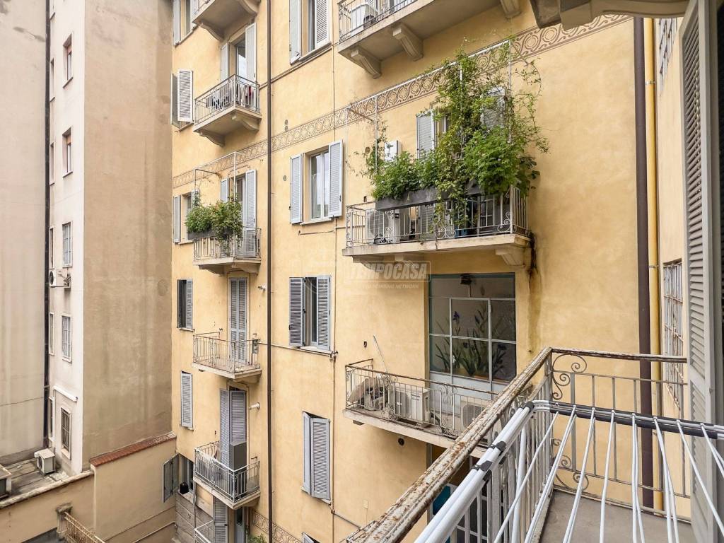 BALCONE CORTILE INTERNO