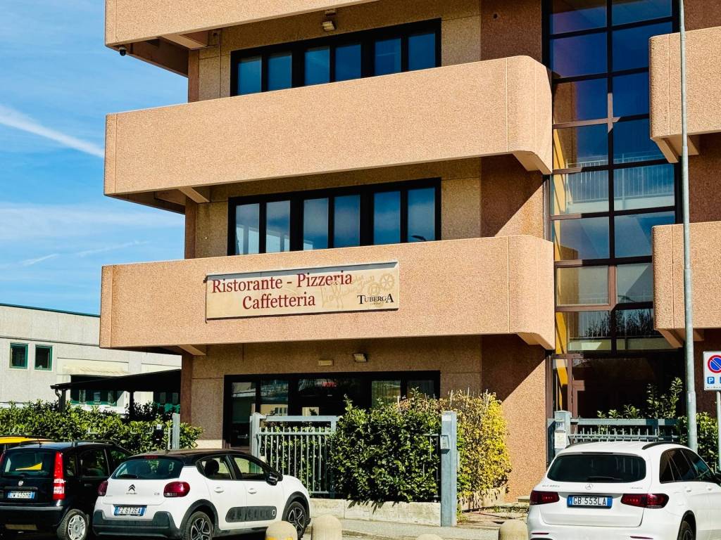 Attività commerciale via alessandro volta 31/a, druento