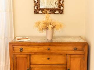 cassettone con specchio della cameretta