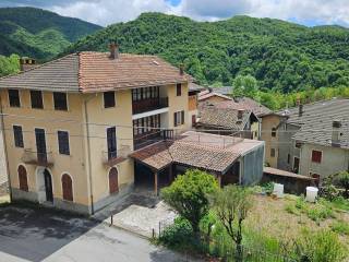 Foto - Vendesi villa con terrazzo, Valsesia, Varallo