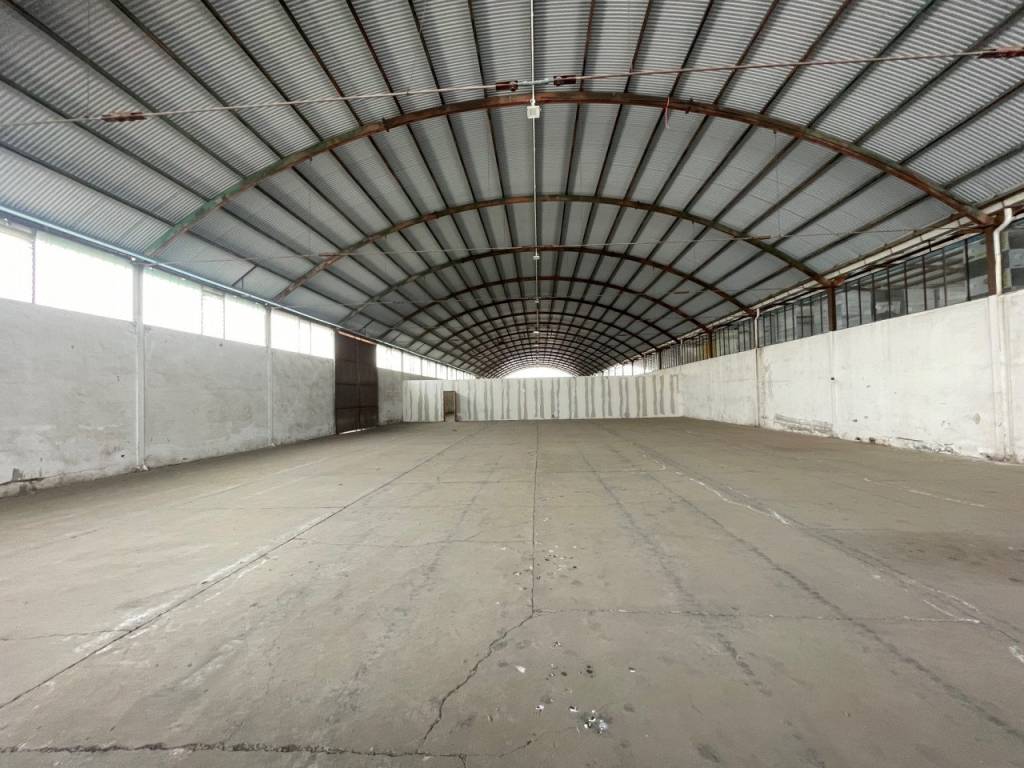 Capannone via radici in piano, zona industriale, sassuolo