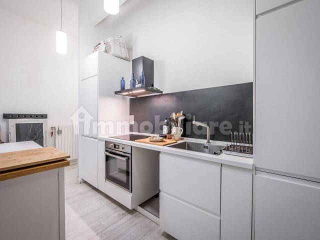 zona living con cucina a vista