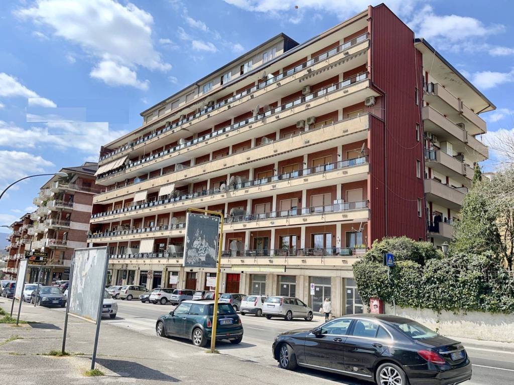 Locale commerciale via morelli e silvati, emanuele ii, c. colombo, morelli e silvati, avellino