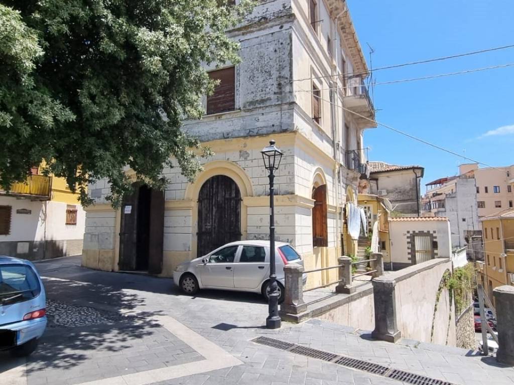 Locale commerciale via agricoltori, centro storico, catanzaro