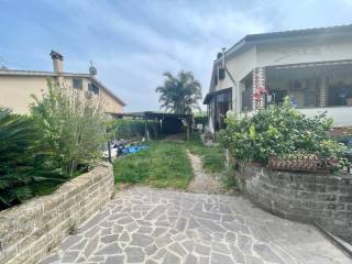 Foto - Vendita villa con giardino, Bracciano, Lago di Bracciano