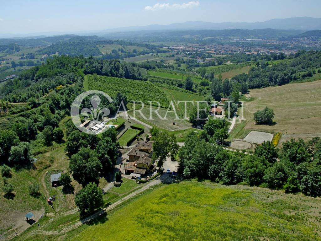 Tenuta con ricettivo vigneto e oliveto a Reggello