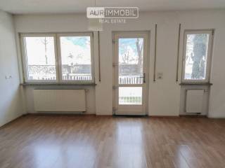 1 AUR1444 Living web