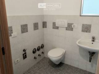 5 AUR1444 Bathroom web