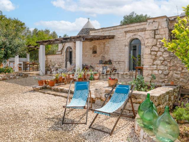 Trullo and lamia with pool