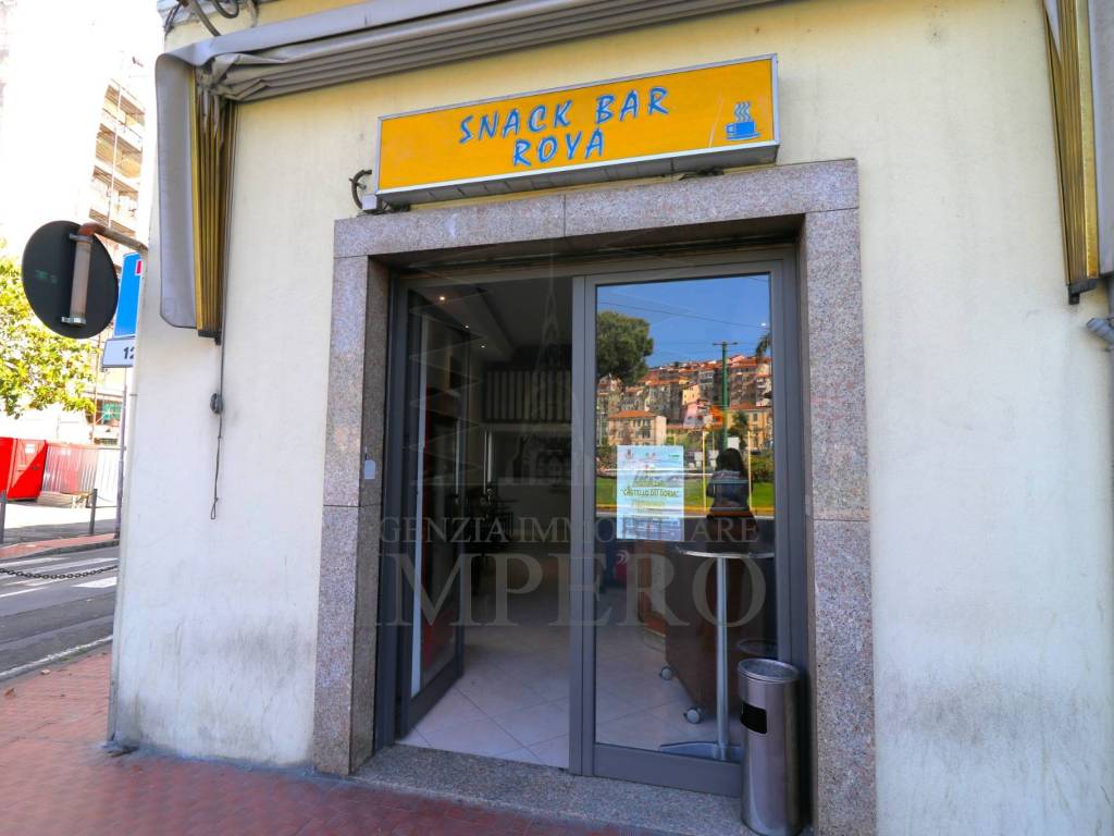 Locale commerciale via cavour 2, centro città, ventimiglia