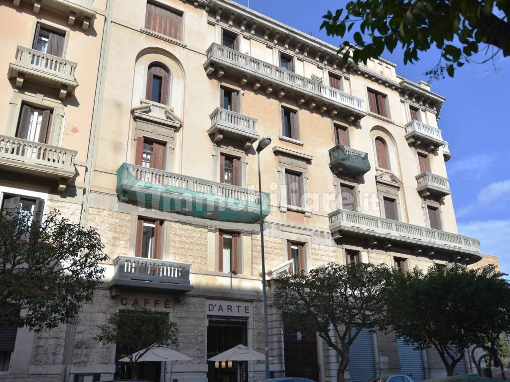 04 Palazzo Girone Dioguardi.JPG
