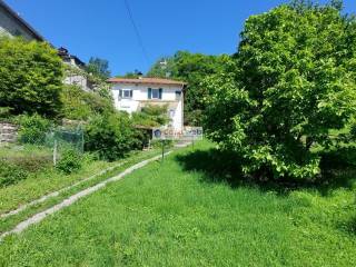 Foto - Vendita villa con giardino, Luino, Lago Maggiore