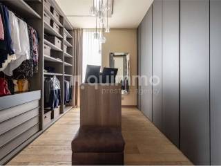 Walk-in closet