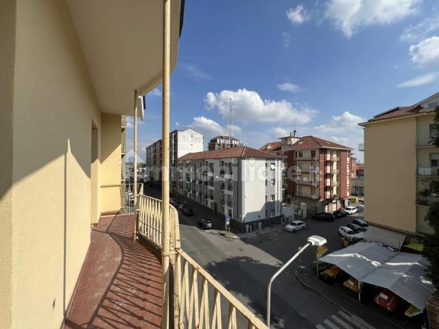 BALCONE SU VIA MARENGO