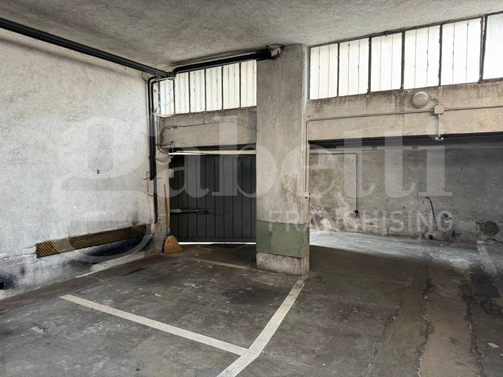 Posto auto - moto via baccarini 29, centro, schio