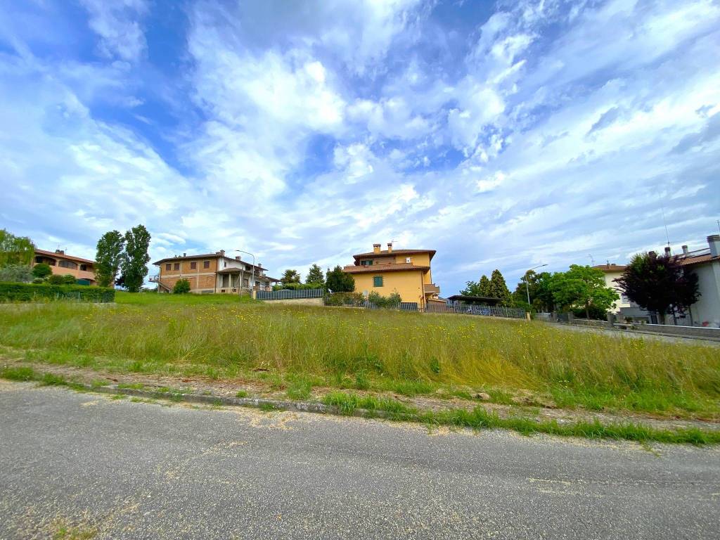 Terreno edificabile vocabolo fossatello, oro, piegaro