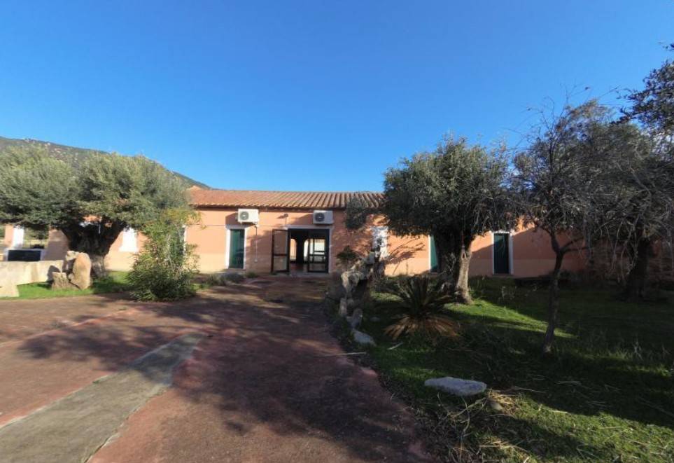Negozio, scuderia all'asta via santa barbara, sinnai