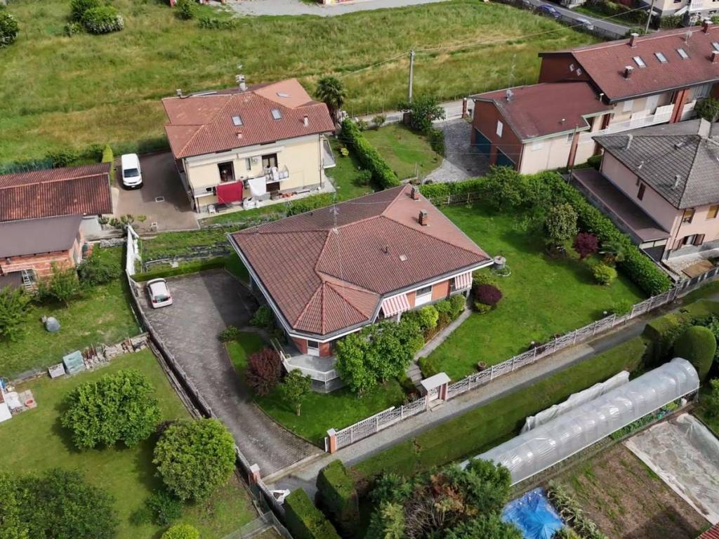 Villa unifamiliare via barazze 32, centro, cossato