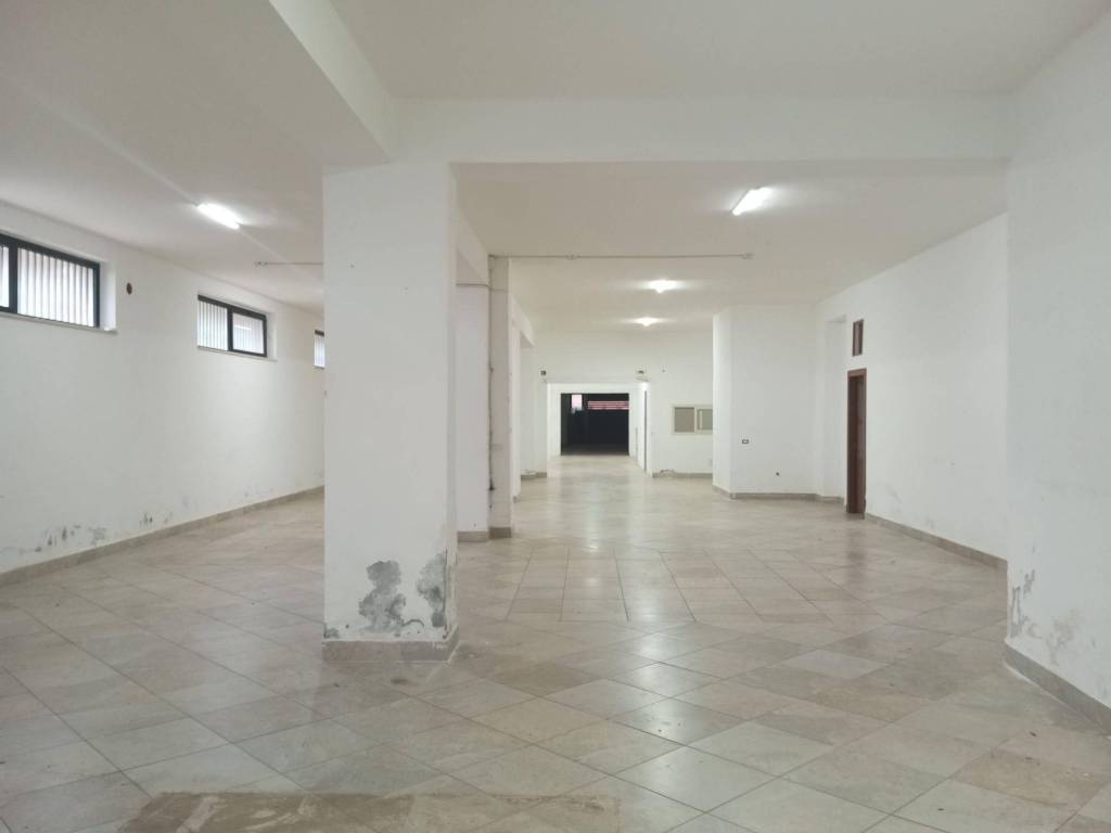 Capannone viale crotone 32, catanzaro lido, catanzaro