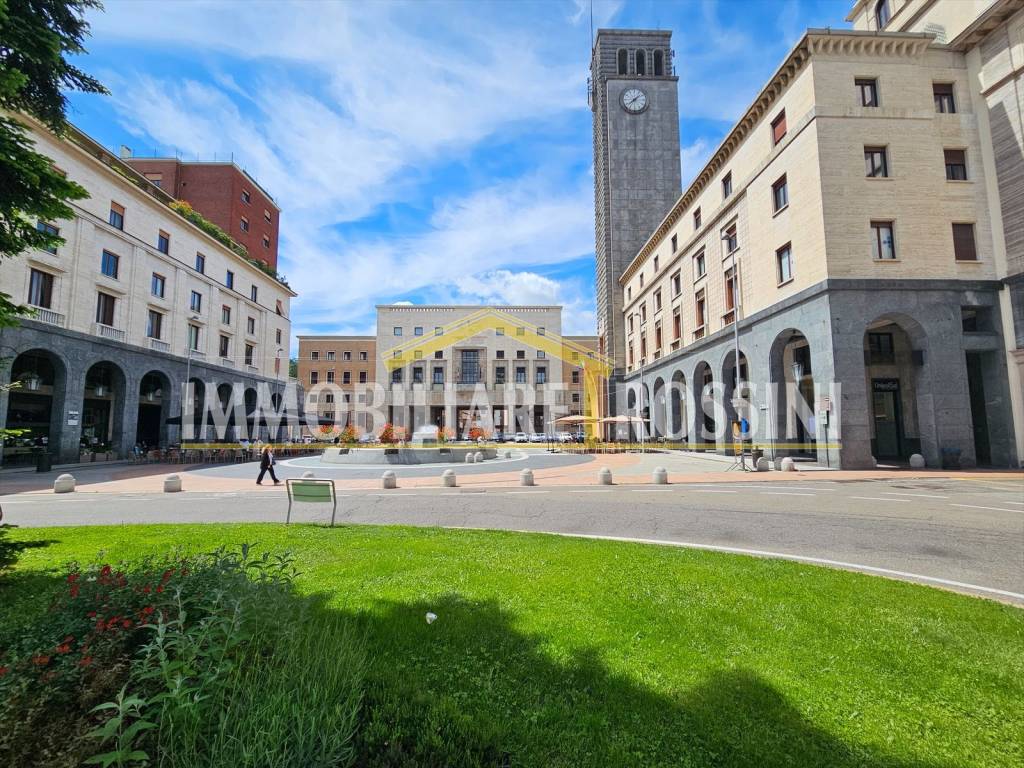 Attività commerciale piazza monte grappa 6, centro, varese