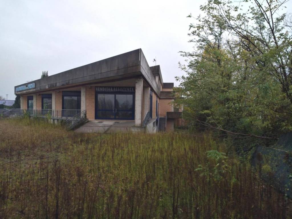 Garage - box via antonio meucci, largo fornace, isso
