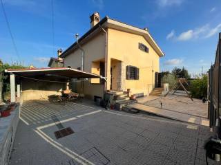 Foto - Vendita villa con giardino, Anguillara Sabazia, Lago di Bracciano